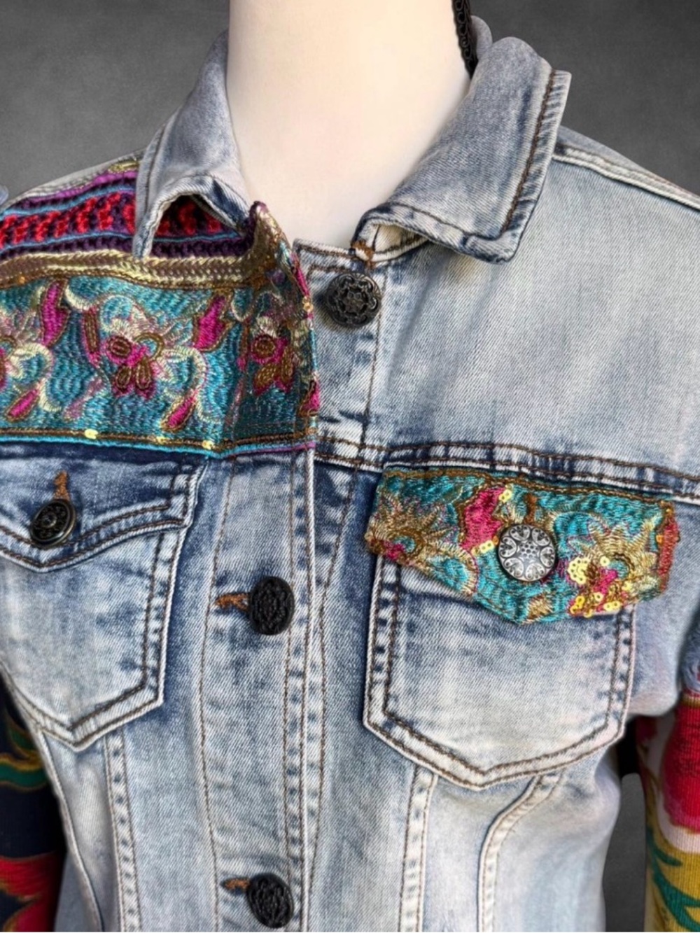 Desigual Light Wash‎ Denim Jacket with Multicolor Floral Knit Sleeves - Picture 2 of 8